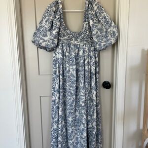 Chic Floral Maxi Dress in Blue and White